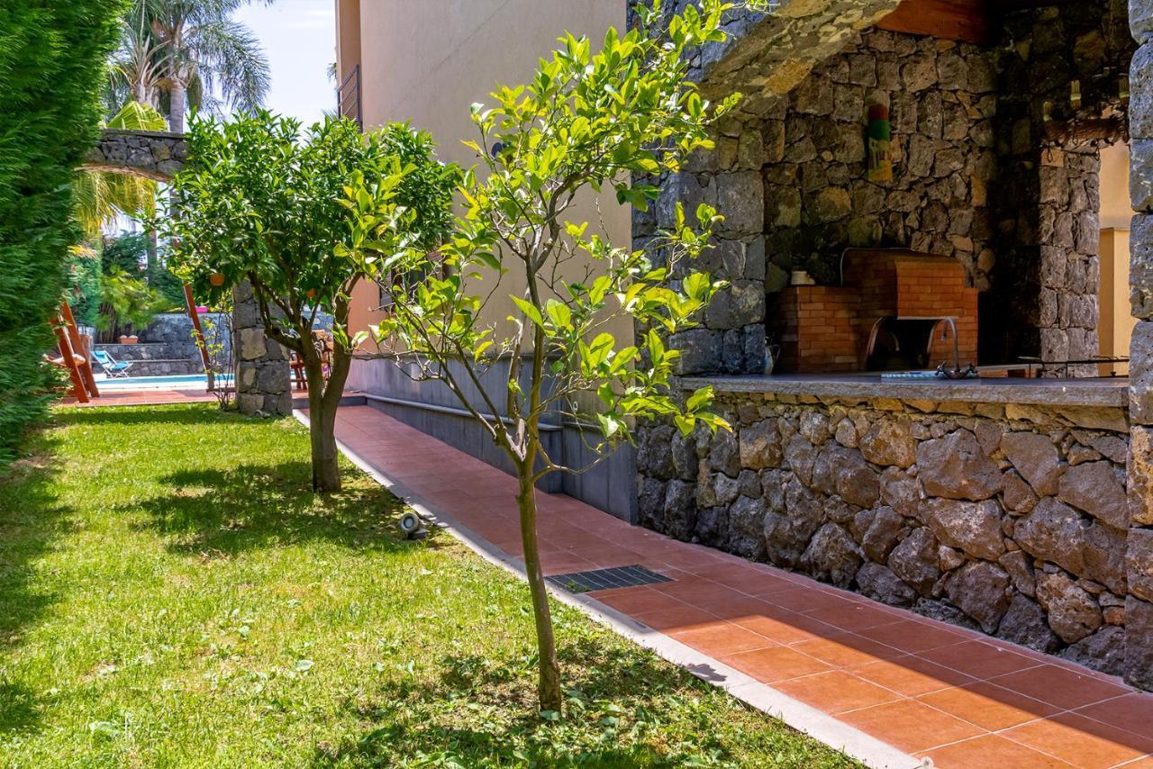 Villa Magdalena Aci SantʼAntonio Exteriör bild